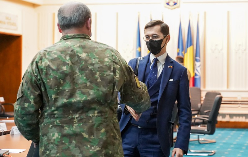 Istoria unui deputat fără istorie: Pavel Popescu. Pe mâinile cui a fost dată Comisia de apărare din Camera Deputaților