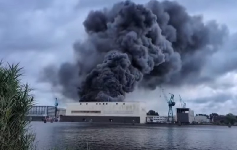 Iahtul de 100 de milioane de euro al unui miliardar saudit s-a făcut scrum, după un incendiu devastator la un șantier naval din Germania