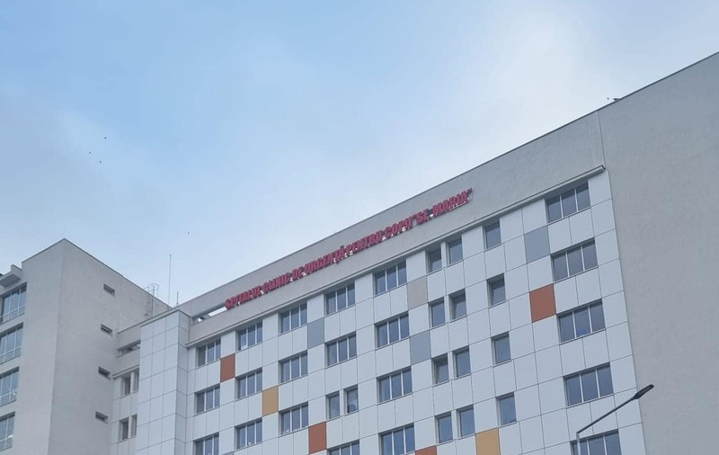 Trei copii din Iaşi au ajuns la spital cu intoxicație acută după ce mama lor a dat cu spray de purici în cameră