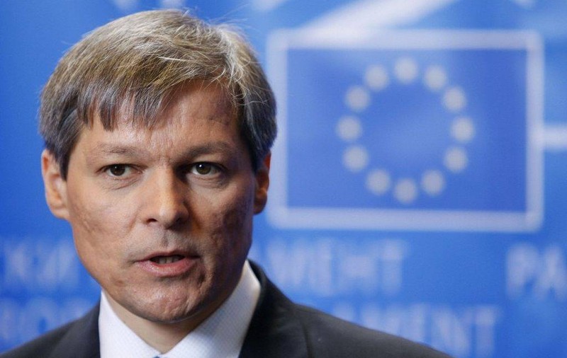 Cioloș acuză PSD că folosește referendumul pentru familie ca un instrument politic