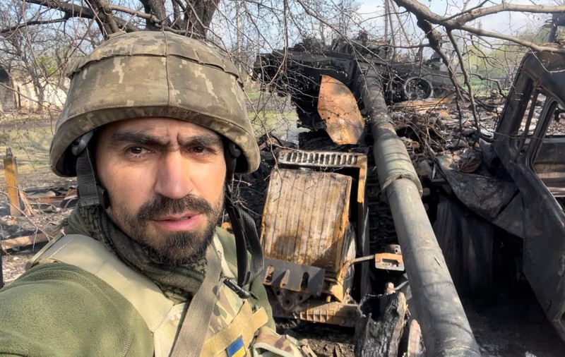 „Maradona” presei din Ucraina a murit ucis de ruși. În urmă cu o lună își ceruse iubita în căsătorie, de pe front, cu un inel de grenadă. „Te întreb: «Vrei să fii soția mea?»”