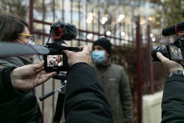 Valeriu Nicolae filmat de reporteri