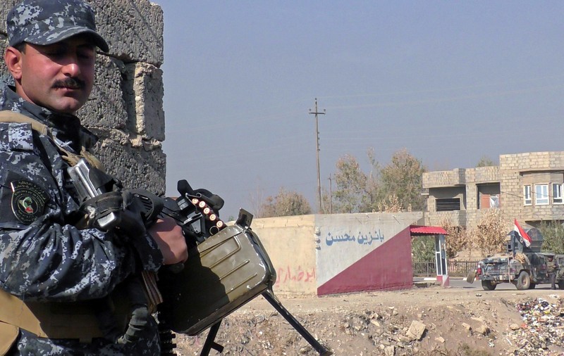 Peste 100 de cadavre decapitate, găsite într-o groapă comună de lângă Mosul