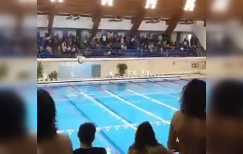 Copii obligați să asculte imnul secuiesc la campionatul național de înot de la Miercurea Ciuc. „Dacă nu s-a sesizat nimeni nici anul trecut, de ce să nu repetăm ilegalitatea?