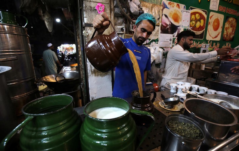 Pakistanul își îndeamnă cetățenii să bea mai puțin ceai, pentru a susține economia, slăbită de criza financiară