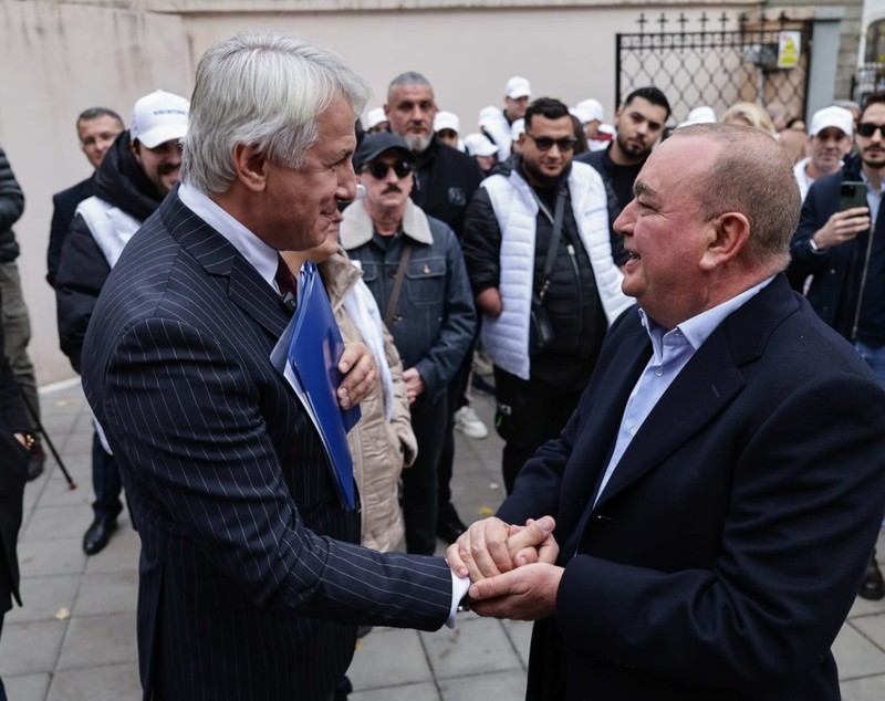Eugen Orlando Teodorovici şi-a depus candidatura la Primăria București. A susținut că parcarea va costa un leu pe oră dacă va fi ales