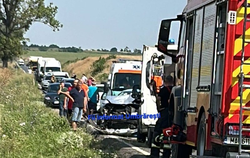 Doi copii se află printre victimele unui accident grav de pe un drum județean din Galați