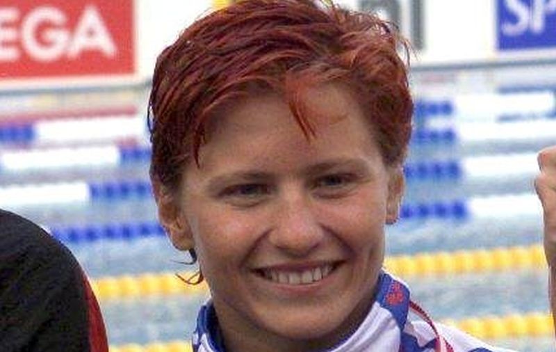 (FOTO) O româncă numită ministrul Sportului în Franța. Fosta înotătoare Roxana Mărăcineanu a fost numită de Macron în guvernul francez
