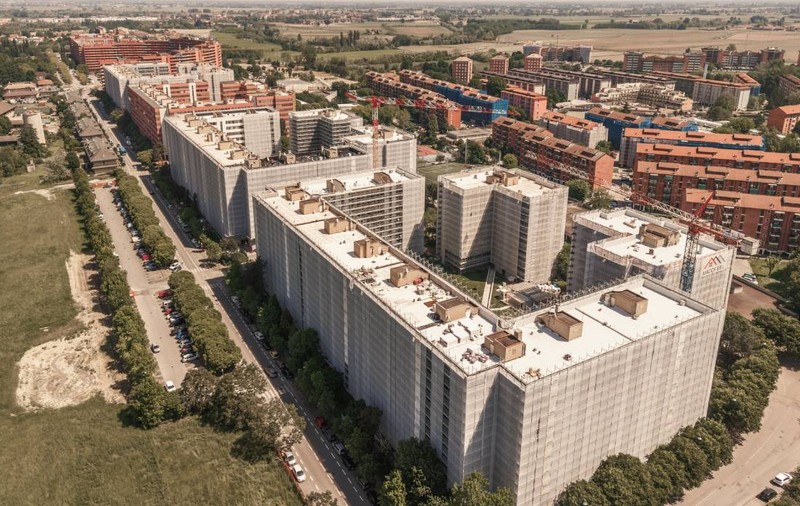 Afaceriști români din Italia, lăudați în Forbes: reinventează orașele italiene prin Macos: „Am plecat de la ucenic de zidar la șef de șantier”