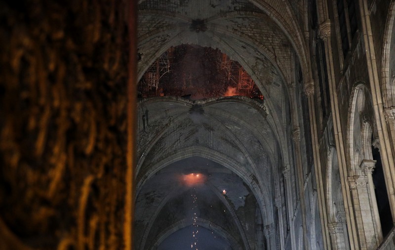 FOTO | Coroana de spini și alte relicve importante salvate din Catedrala Notre Dame din Paris