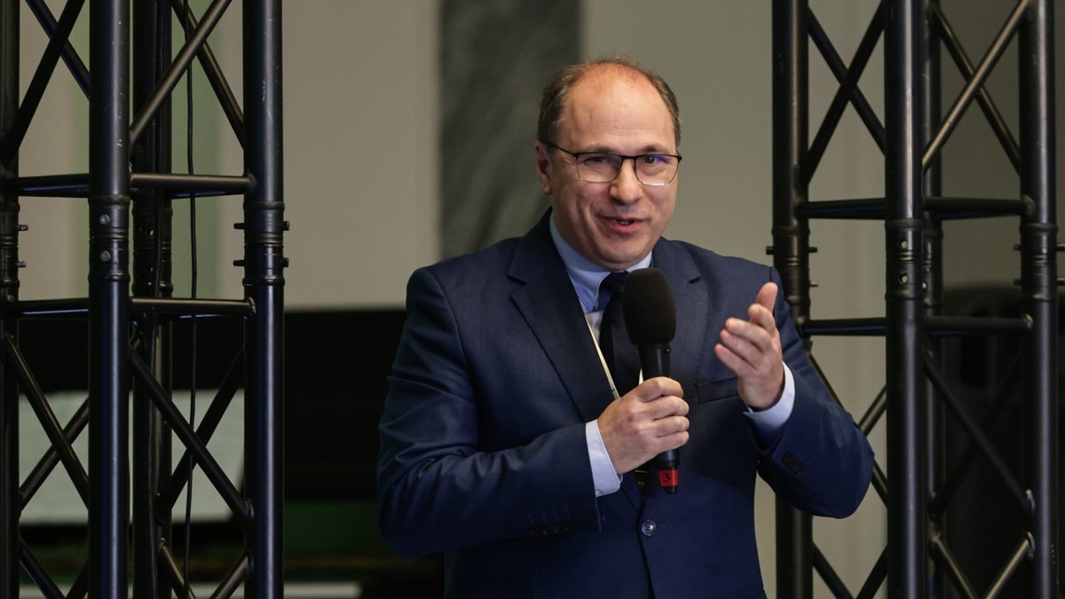 Ministrul Educației, Mihai Dimian, propune o serie de măsuri menite să redreseze sistemul de învățământ românesc. Foto: Vlad Chirea