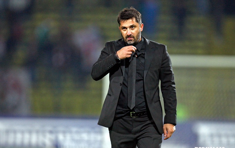 Scandal la prezentarea lui Claudiu Niculescu ca antrenor la Dinamo. Proteste și înjurături, numele lui Dănciulescu scandat de fani!