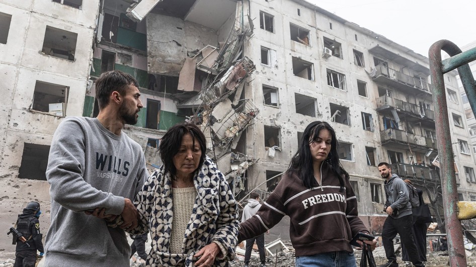 Sloviansk, în apropiere de linia frontului: blocuri de locuințe bombardate intensiv de ruși. Imagine cu caracter ilustrativ Sursa foto: Profimedia