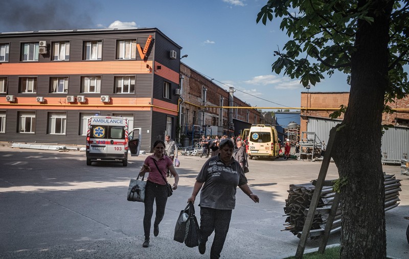 Război în Ucraina, ziua 825 | Rușii au atacat cu bombe ghidate Donețk și Harkov. Bilanțul victimelor