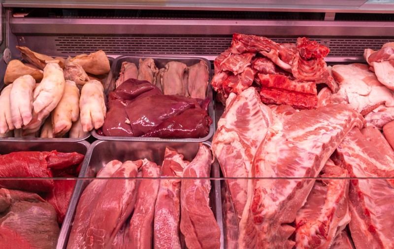 Recomandările ANSVSA pentru românii care vor să ia carne de porc pentru Crăciun: la ce trebuie să fie atenți în piețe