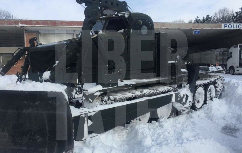 EXCLUSIV/ Mașinării uriașe, pentru condiții extreme. „Tancurile rusești” au ajutat la deszăpezirea Constanței