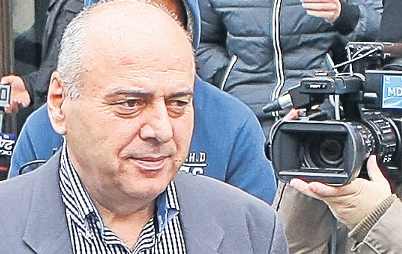 «Pinalti», aşteptat la poartă şi ameninţat cu moartea
