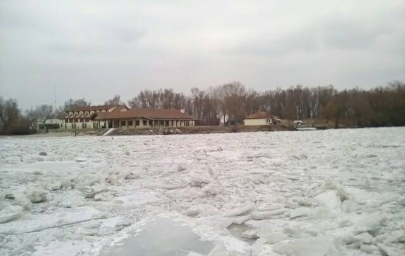 Apel disperat din Delta Dunării: Locuitorii din Sfântu Gheorghe, complet izolați, din cauza sloiurilor de gheață