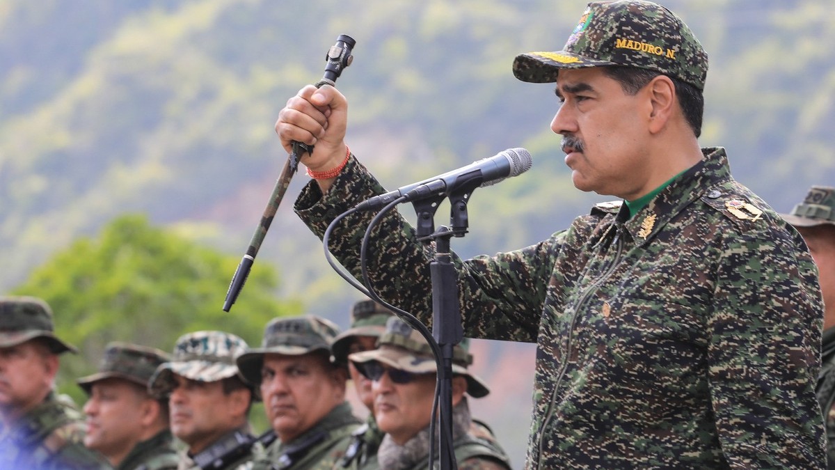 Nicolas Maduro ține un discurs în fața unor soldați adunați într-un poligon din Caracas Foto: Profimedia