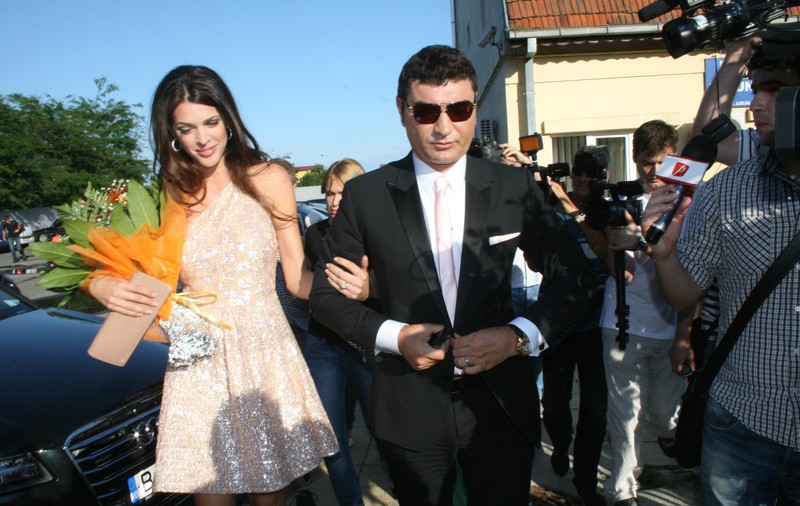 Alina Vidican vs Valentina Pelinel. Ce ținute au purtat acestea la cununia civilă | FOTO
