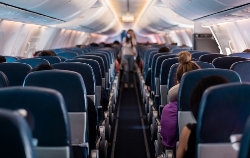 Modul prin care românii ar putea plăti cu 120 de euro mai puțin la zborurile cu avionul în luna august
