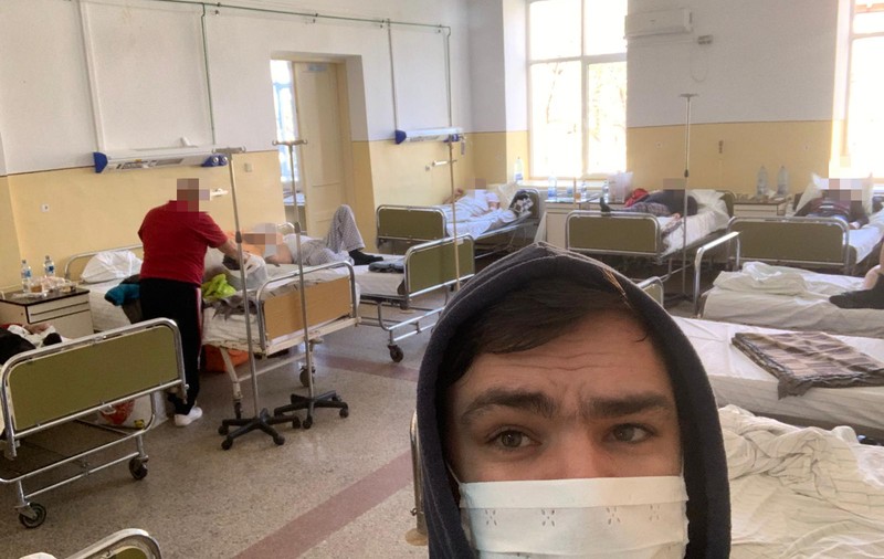 Cazul unui pacient asimptomatic, internat la Iași de aproape 6 săptămâni ridică o problemă: “Simt că încep să cedez”. Nu pot fi tratați bolnavii de COVID acasă?