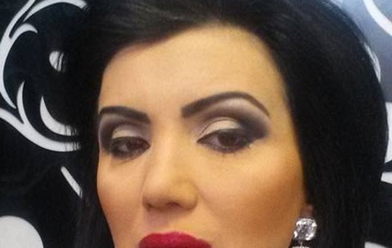 Adriana Bahmuţeanu, fotografiată imediat după operaţie. Deşi e sub anestezie, a găsit puterea să zâmbească