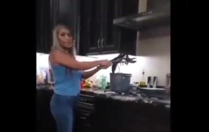 Oamenii au acuzat aceasta mama de abuz dupa ce un clip video a iesit la iveala