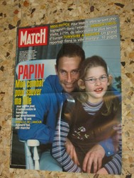Jean-Pierre Papin și fiica sa, Emily, pe coperta Paris Match, în decembrie 2000
