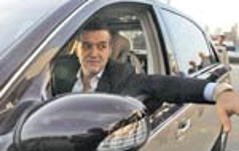 Limuzina lui Becali, sifonata de un tir