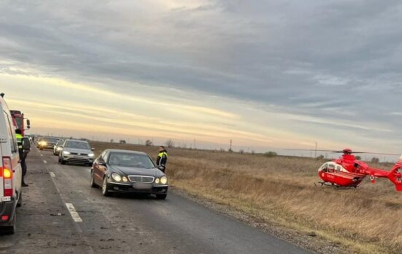 Un bărbat a murit, iar doi copii au fost răniți într-un accident grav în județul Olt