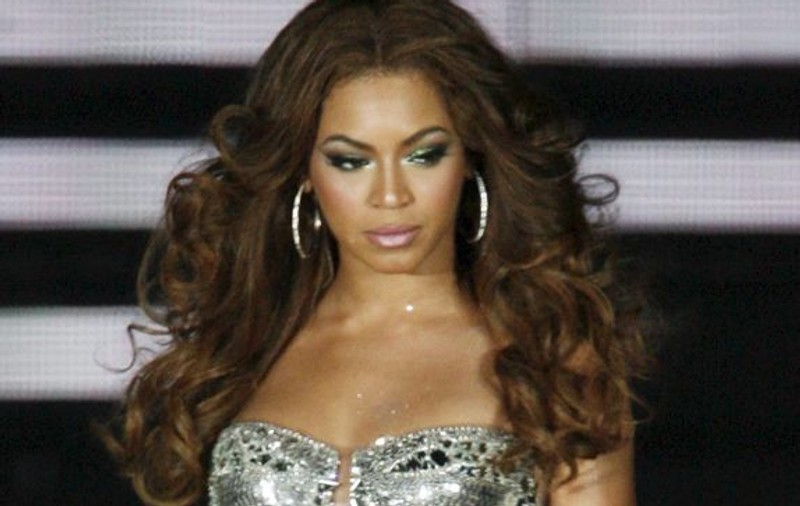 Beyonce are tenişi din piele de pisică de mare, struţ, blana de viţel, corocodil şi anaconda