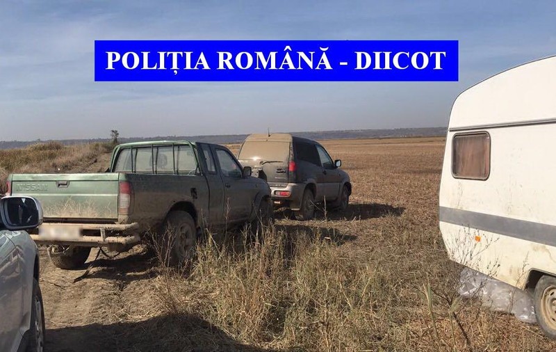 Doi bărbaţi din județul Galați care au forţat cinci persoane să muncească la o stână au fost reţinuţi| FOTO