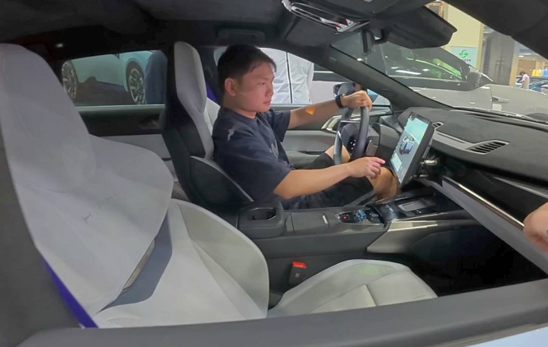 Cum arată „Ferrari-ul chinezesc” electric cu 672 CP și autonomie de 555 km, care a surprins întreaga industrie auto