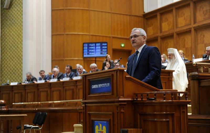 Deputații au desfiinţat noţiunea de conflict de interese pentru funcţionarii publici