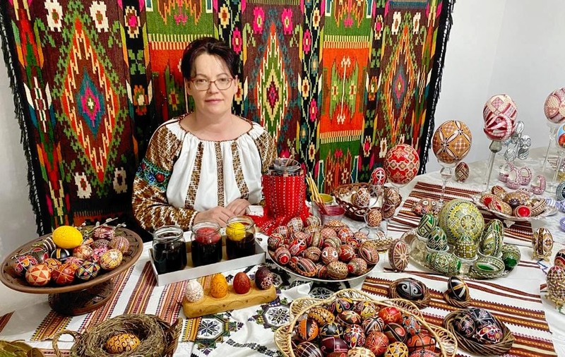 Tradiția românească ajunge de Paște la export. „În fiecare an, un neamț din Dresda îmi cere să-i trimit 100-150 de ouă încondeiate”