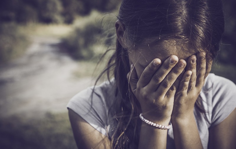 Justiție din trei în trei: O fată de 11 ani a fost abuzată sexual până la 14 ani de trei bărbați, dintre care doar unul a fost judecat