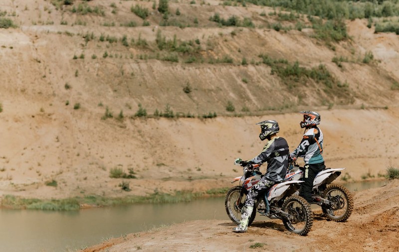 Echipamente moto și vehicule la super prețuri: Cum să te pregătești pentru aventurile din 2026 cu reducerile de Black Friday de la Nordica Moto?