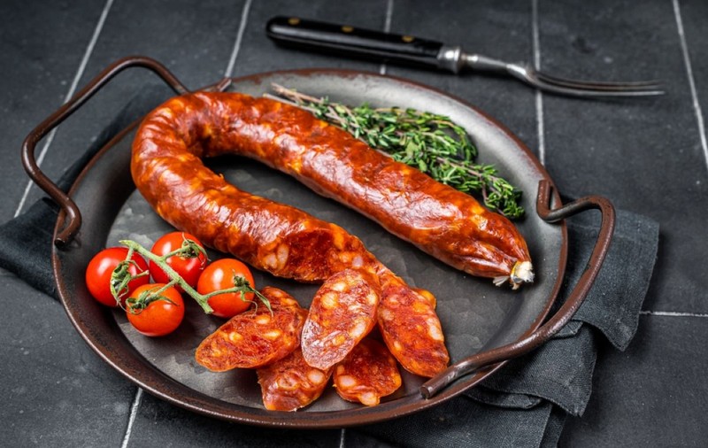 Cum să faci cârnaţi chorizo de casă - reţete