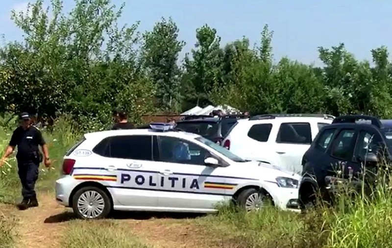 Două cranii și fragmente osoase umane au fost găsite pe un câmp din Olt, la 20 de kilometri de Caracal