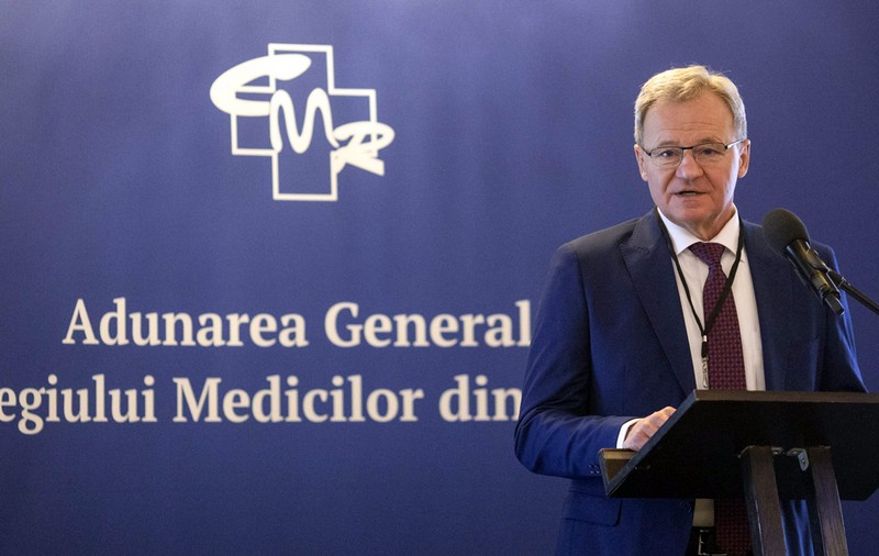 Gheorghe Borcean, șeful Colegiului Medicilor din România în perioada tragediei de la Colectiv, obligă spitalul din Caransebeș să-l țină angajat chirurg la 72 de ani
