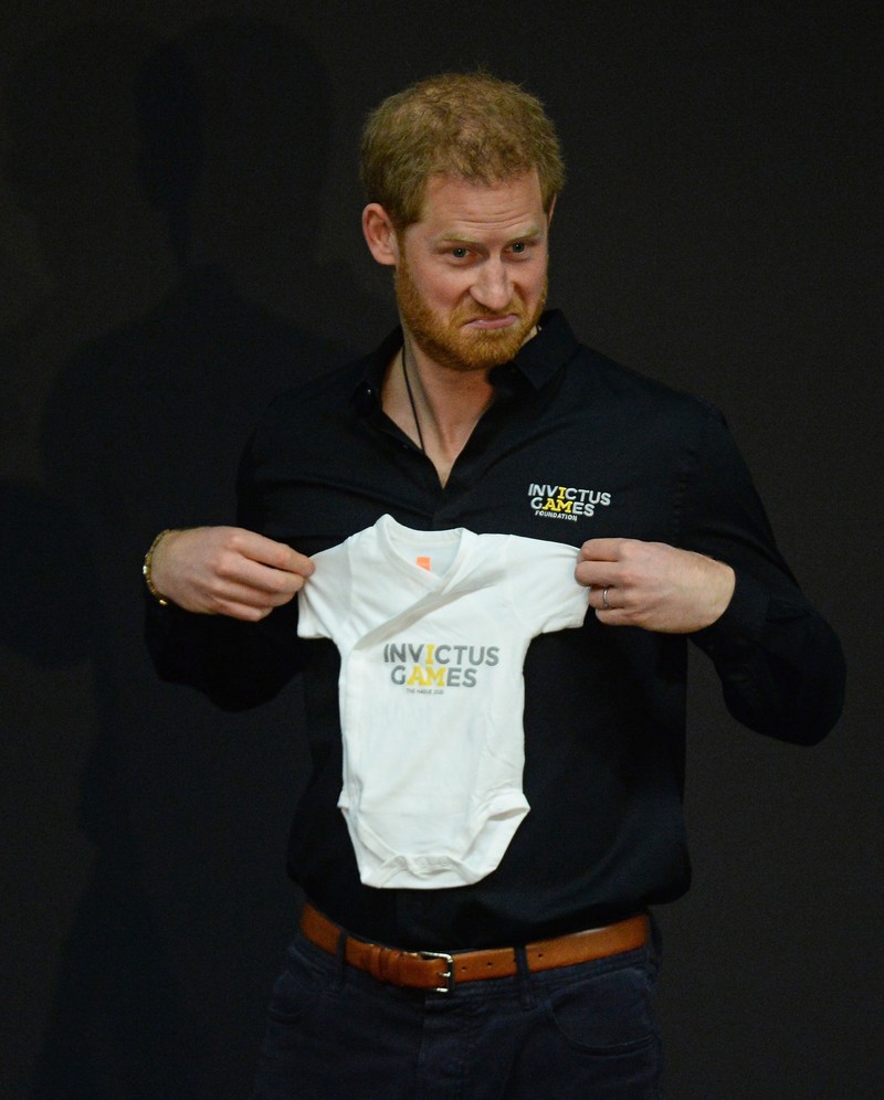 09 May 2019, Netherlands, Amsterdam: Prince Harry, Duke of Sussex, holds a gift for his new son Archie during a sports training session at Sportcampus Zuiderpark. Photo: Kirsty O'connor/PA Wire/dpa