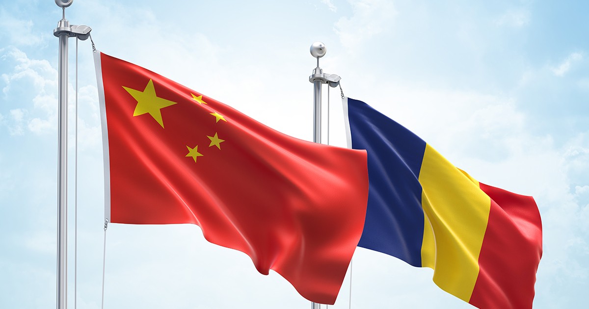 Steagurile Chinei si Romaniei. Foto ilustrativ