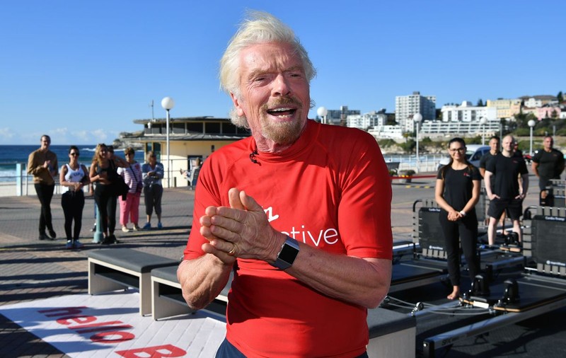 De câte ori a trecut pe lângă moarte Richard Branson, miliardarul care călătorește azi în spațiu