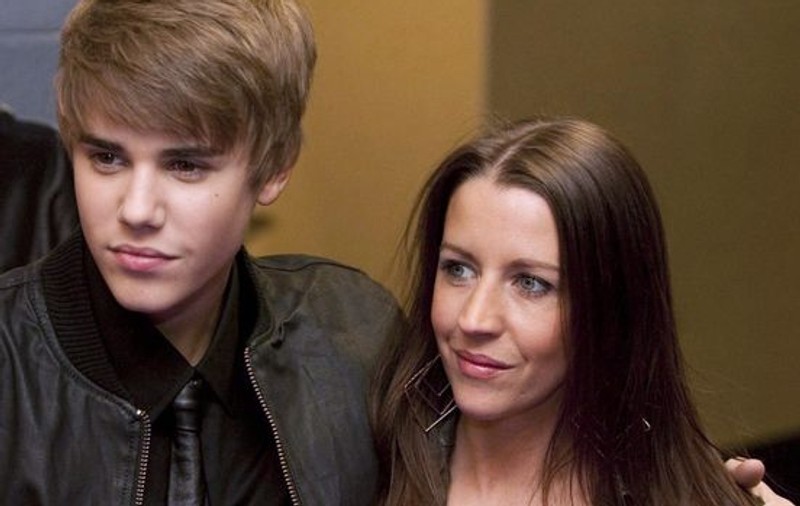 Justin Bieber i-a scris o piesă mamei lui
