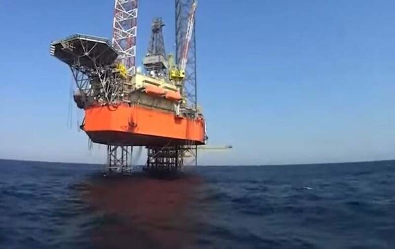 Rusia oferă despăgubiri familiilor angajaților dați dispăruți de pe platforma de foraj bombardată de ucraineni
