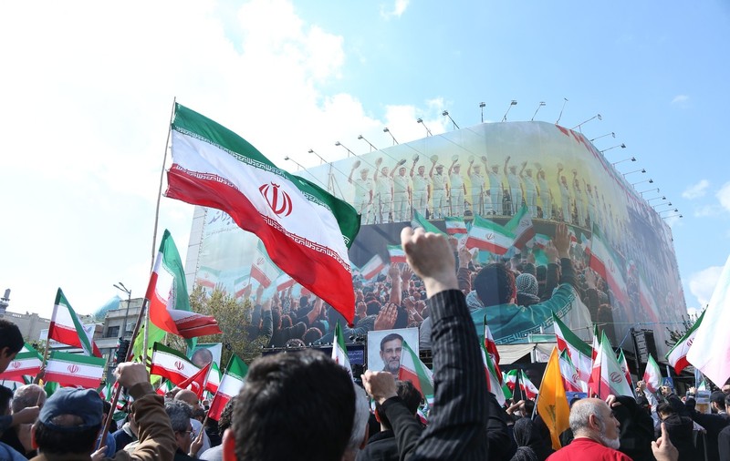 Livetext Război în Iran, ziua 34: Trump publică imagini cu prăbușirea unui pod din Iran și insistă pentru un acord / Țările din Golf cer la ONU o intervenție militară în Ormuz