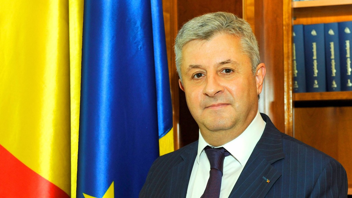 Fostul ministru al Justiției Florin Iordache a fost operat, joi după-amiază, pentru colecistită acută, intervenția a durat 40 de minute și a fost realizată laparoscopic, a declarat, pentru Libertatea, șeful Clinicii de chirurgie de la Spitalul de Urgență Floreasca, profesor dr. Mircea Beuran.