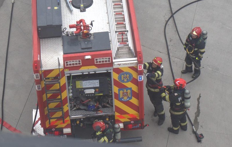 Școală evacuată la Poarta Albă din cauza unui incident la tabloul electric. Peste 160 de elevi și profesori au fost scoși din clădire