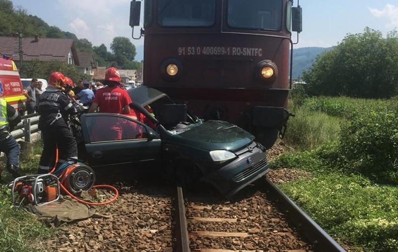 Doi oameni, soţ şi soţie, au murit în Bistriţa-Năsăud, loviţi de tren. Greșeala bărbatului i-a costat viața